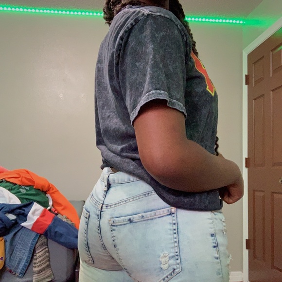 Light Ripped Jeans Shorts - Picture 2 of 6